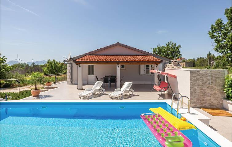 Schickes Apartment mit einem Schlafzimmer, Pool, Terrasse und WLAN in Makarska Riviera