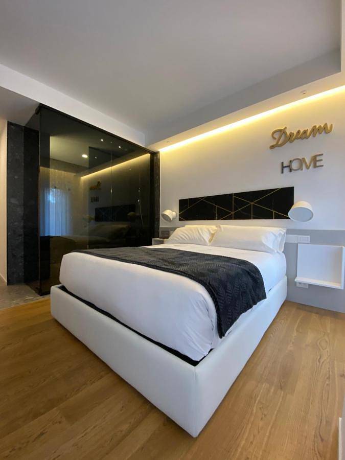 B&B für 9 Personen, mit Balkon und Terrasse sowie Garten und Ausblick in Pescara