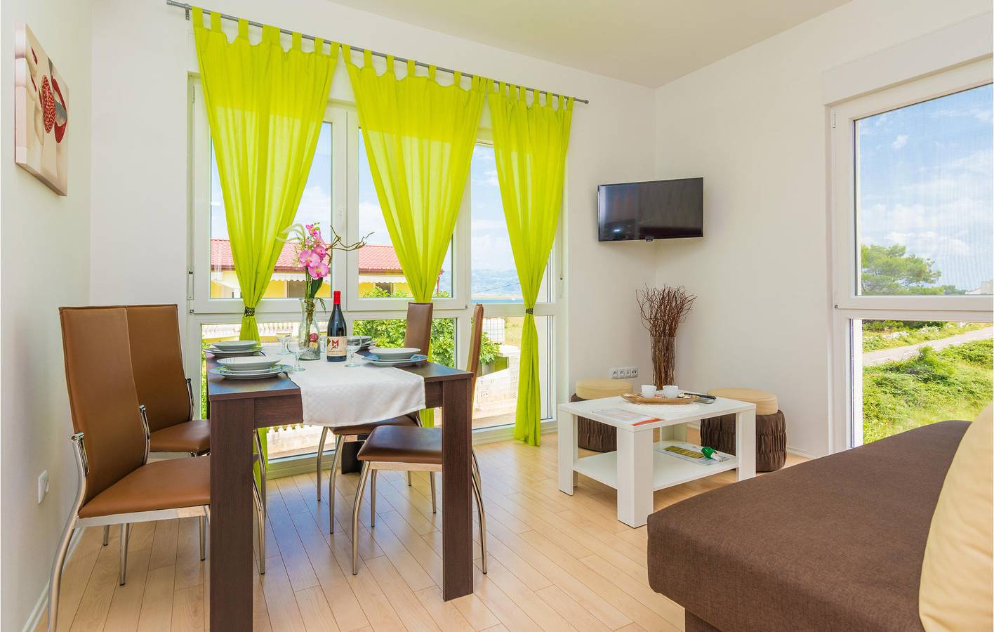 Ganze Ferienwohnung, Gemütliche Ferienwohnung mit Pool, Terrasse und WLAN, 1,5 km von der Küste entfernt in Vir