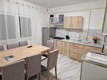 Gîte pour 2 personnes, avec terrasse et vue dans Nova Gradiska