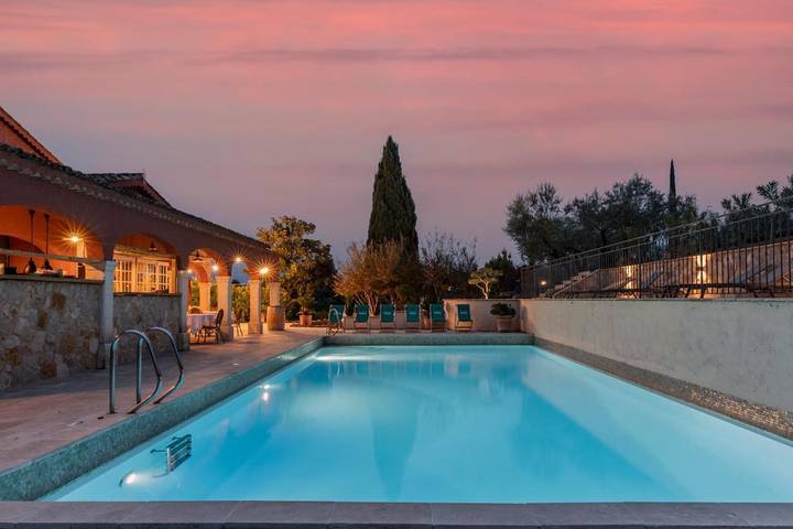 Hôtel pour 2 personnes, avec Terrasse et Jardin ainsi que Piscine et Vue