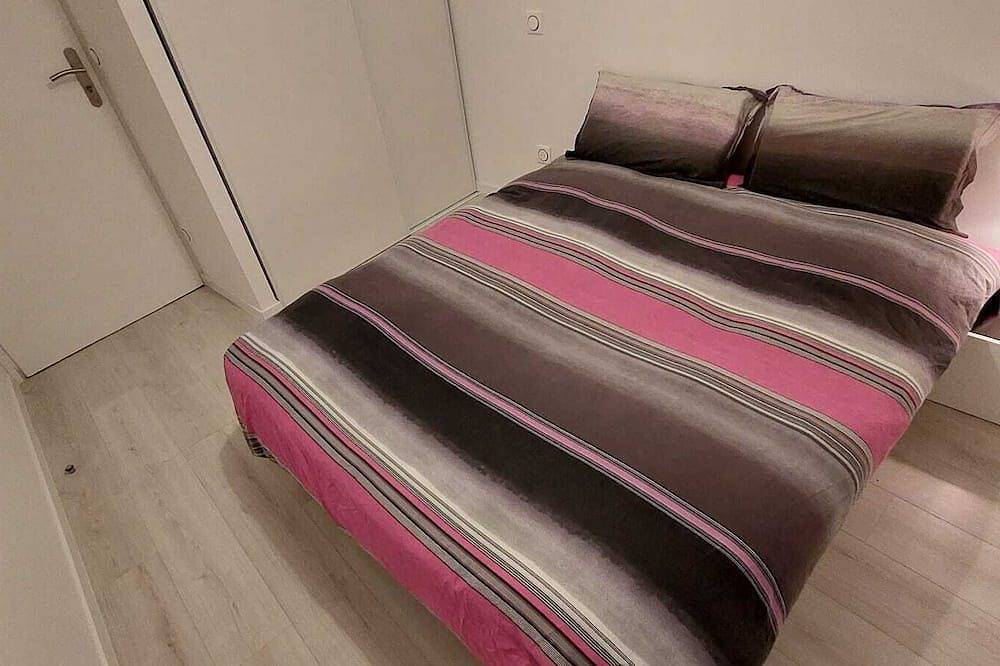 Entire apartment, Duplex T4 de 80m2 au Cœur de la Ville Médiévale Avec Tropézienne de 20m2 in Les Arcs (Var), Draguignan region