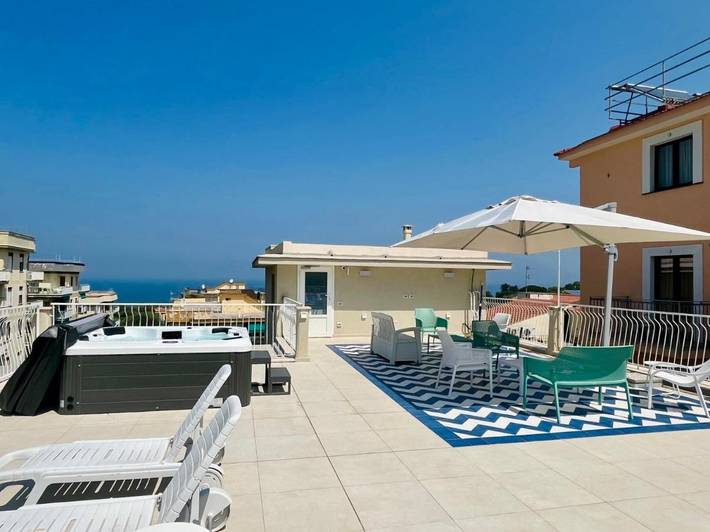 Casa de huéspuedes para 5 personas, con jacuzzi y balcón en Sorrento
