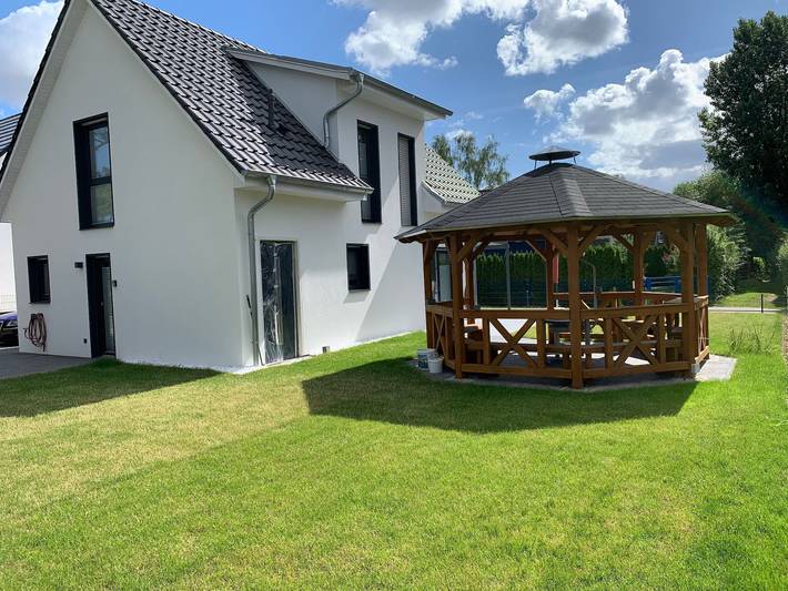 Ferienhaus für 8 Personen, mit Terrasse und Whirlpool sowie Garten und Pool in Göhren-Lebbin - 4