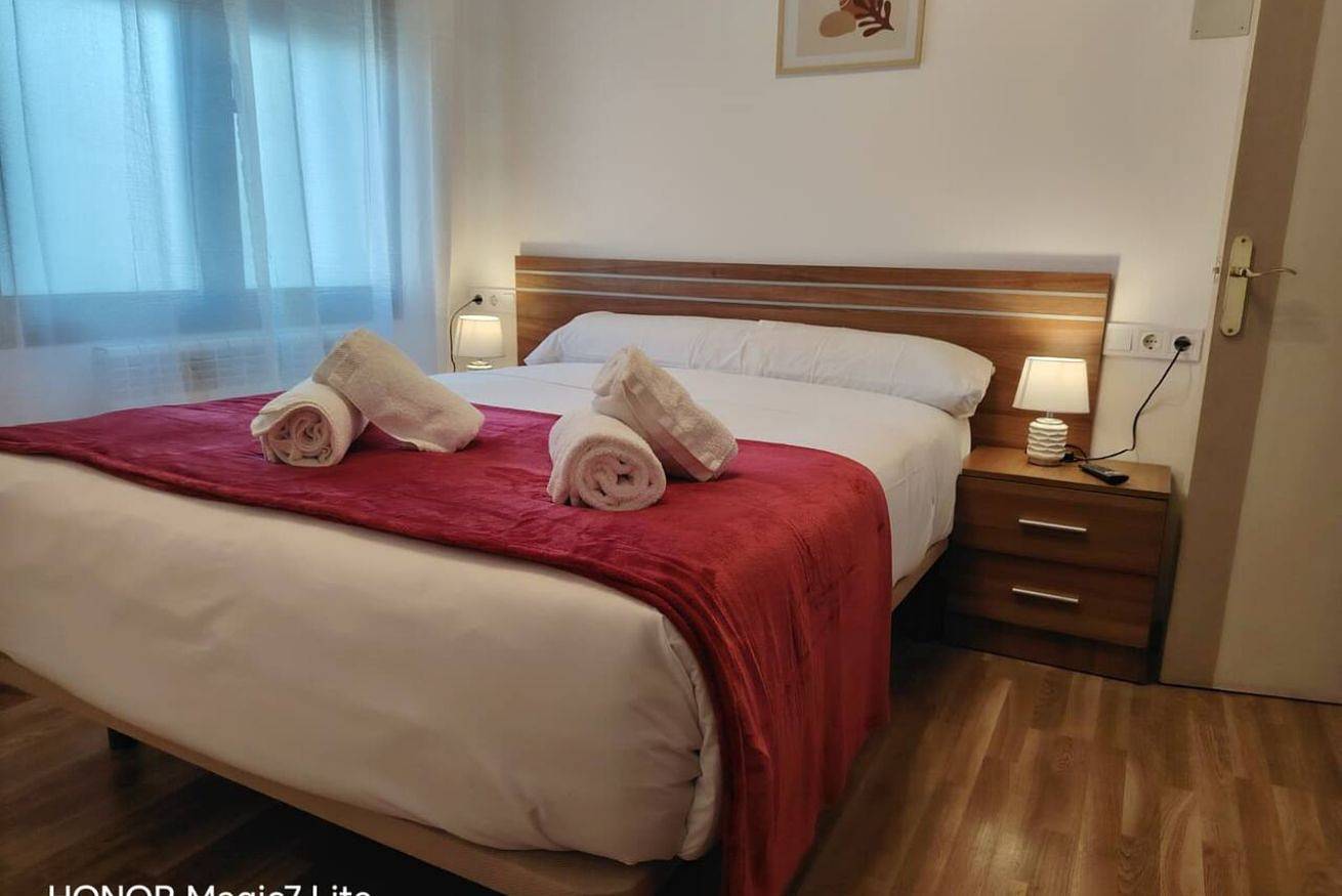 Entire apartment, Cozy Apartment with Fireplace & Washer/Dryer in Noreña, Asturias Province