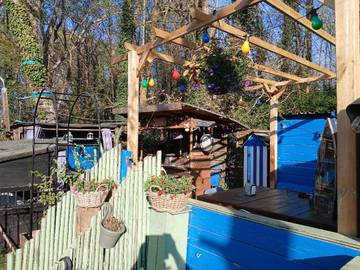 Gîte pour 6 personnes, avec piscine ainsi que vue et terrasse à Salles