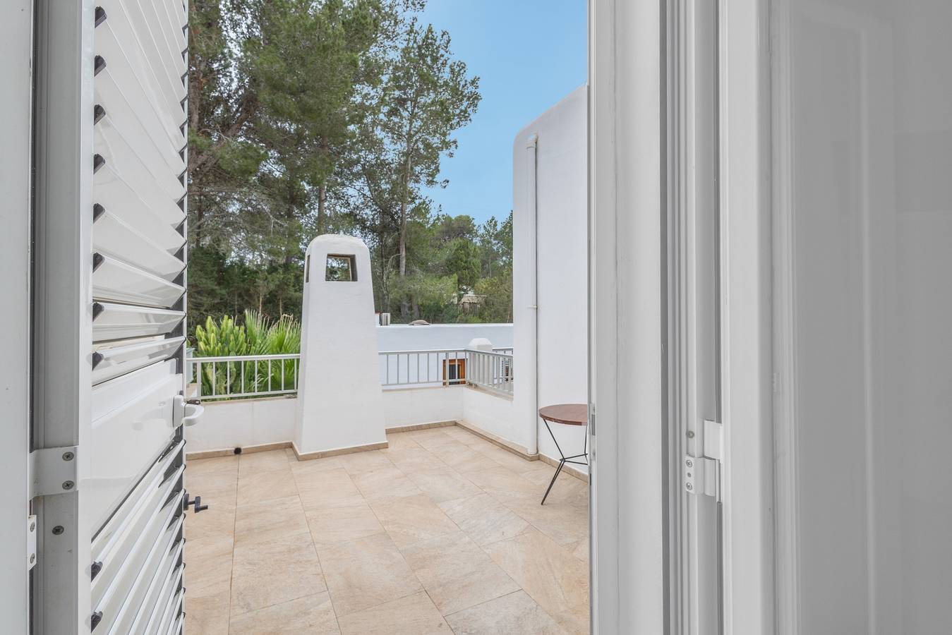 Chambre 'Doble - 4' avec vue montagne, Wi-Fi et climatisation in Platja es Figueral, Santa Eulària des Riu