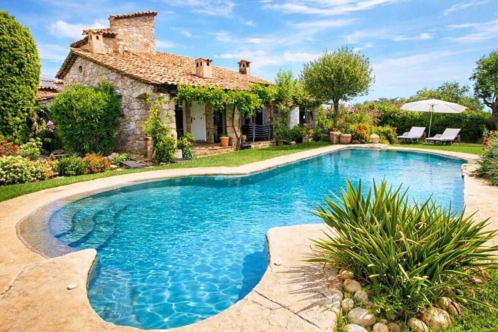 Villa with Garden and Pool-Wifi-Ac in Saint-Laurent-du-Var, Région de Cannes