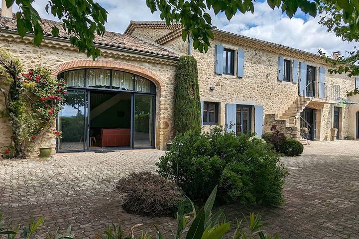 Maison de vacances pour 8 personnes, avec piscine ainsi que balcon et jardin