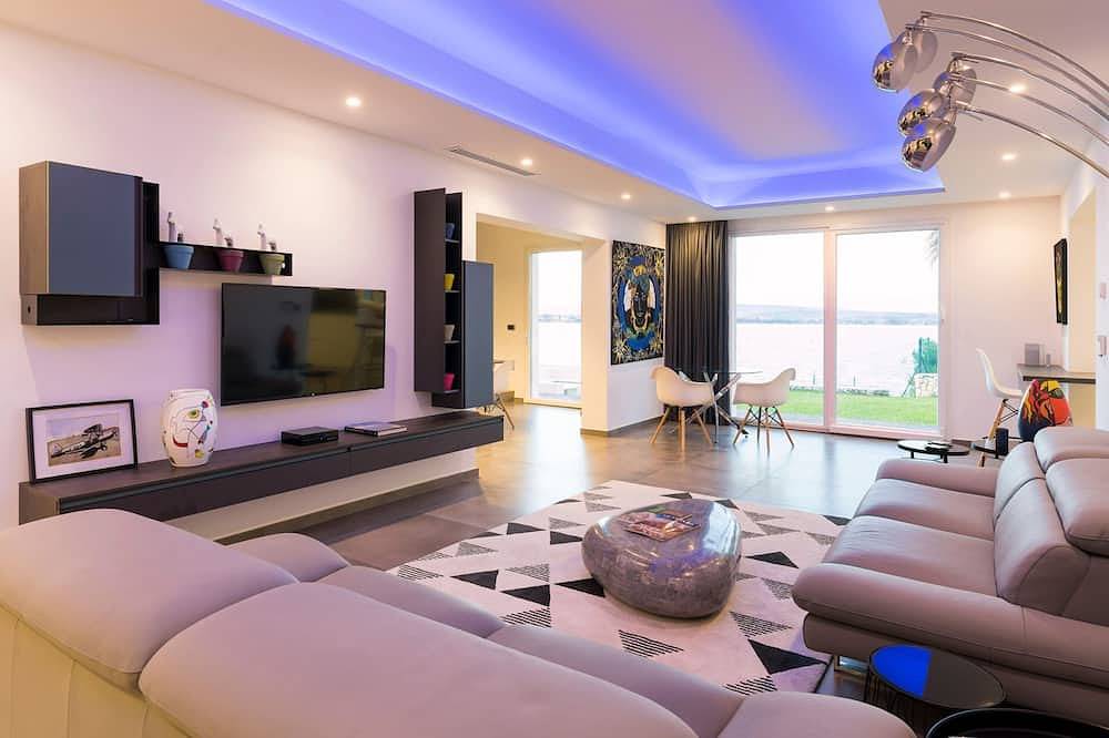 Design luxury seafront villa with fantastic infinity pool in Isola (Italien), Syrakus