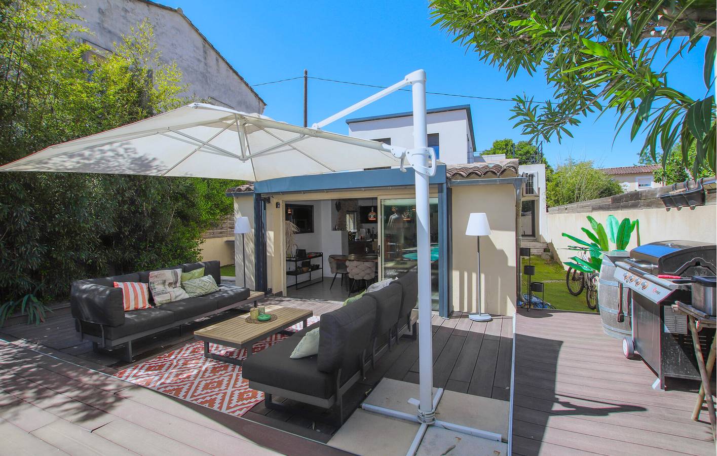Luxury Apartment with Pool & Parking, 1.5km to Avignon in Les Angles (Gard), Nimes region