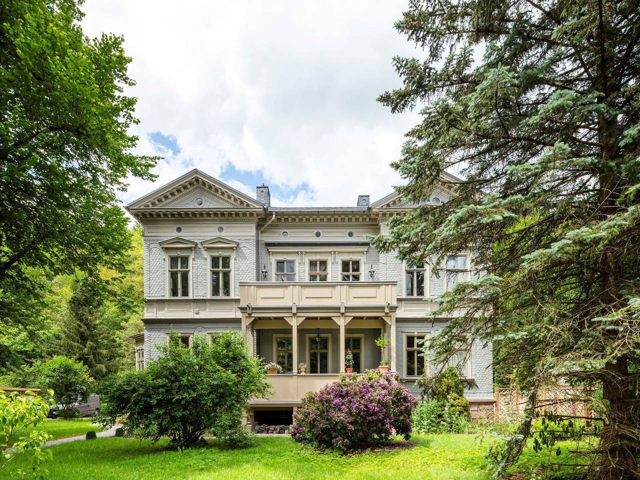 Ganze Ferienwohnung, Villa Heimlicher Grund - Fewo Eg,3 Schlafz., 2 Bäder mit Wc, Küche, 140m² mit Terrasse und Garten im Denkmal geschützten Haus in Gräfenroda, Thüringer Kernland