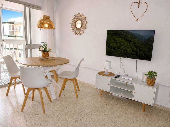 Appartement entier, Appartement « Lucila » avec vue sur la mer, balcon et Wi-Fi in Torre del Mar, Vélez-Málaga