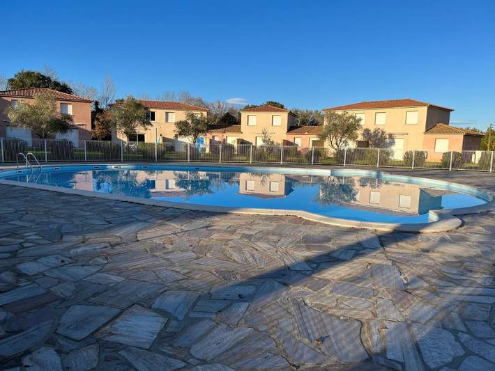 Appartement de vacances pour 4 personnes, avec piscine et jardin