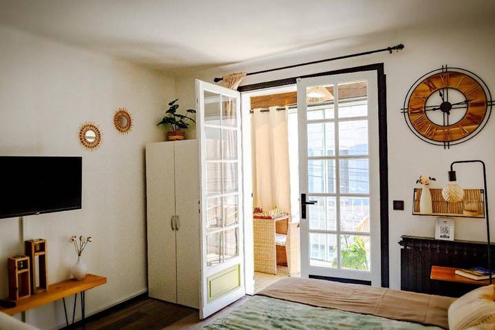 Gîte pour 2 personnes, avec terrasse dans Office De Tourisme De Greoux Les Bains - 4