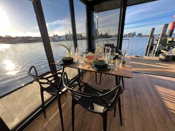 Hausboot für 4 Personen, mit Balkon und Seeblick an der Ostsee