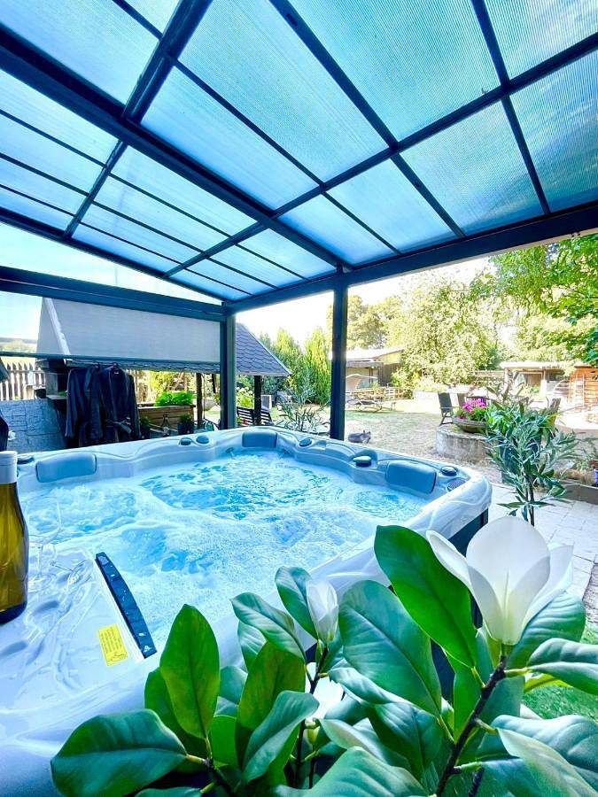 Ferienwohnung für 6 Personen, mit Whirlpool und Terrasse sowie Garten und Sauna in Kruft