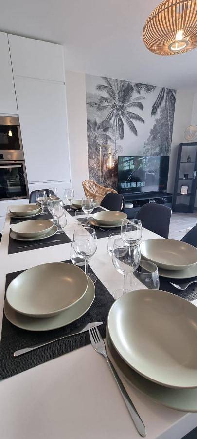 Gîte pour 10 personnes, avec terrasse et jardin dans Broué