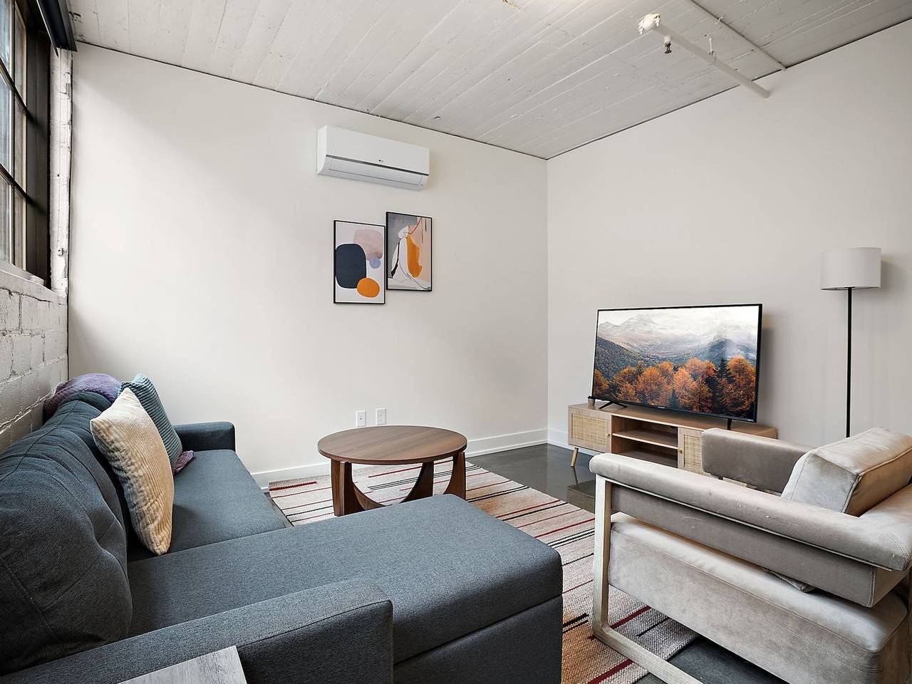 Entire apartment, Cozysuites Nlg w pool  bowling alley  sauna  32 in Minneapolis, Twin Cities