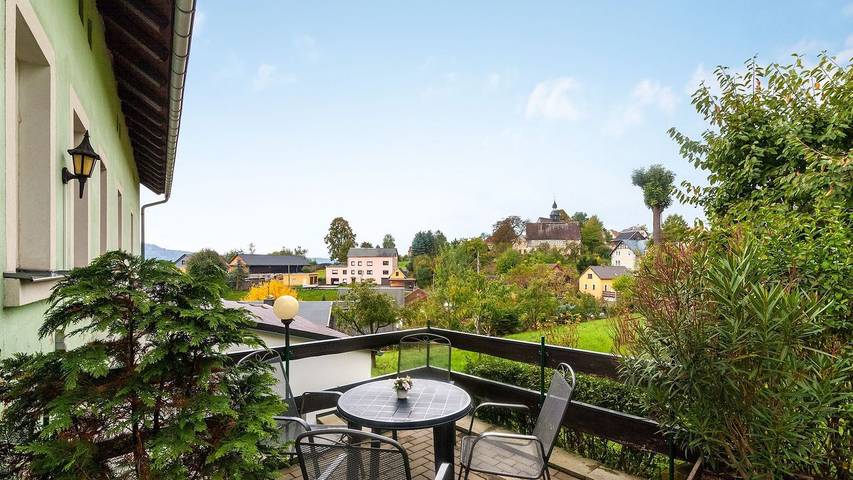 Ferienwohnung für 2 Personen, mit Terrasse und Garten in Lichtenhain