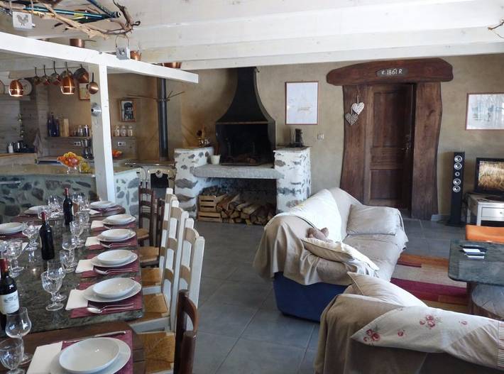 Gîte pour 15 personnes, avec jardin et terrasse, animaux acceptés dans le Cantal - 4