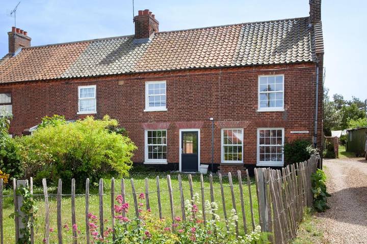 Holiday rental for 8 people, with view and terrace, child-friendly in Brancaster Staithe