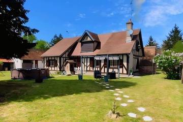 Location de vacances pour 6 personnes, avec jardin ainsi que terrasse et jacuzzi, animaux acceptés à Chaon