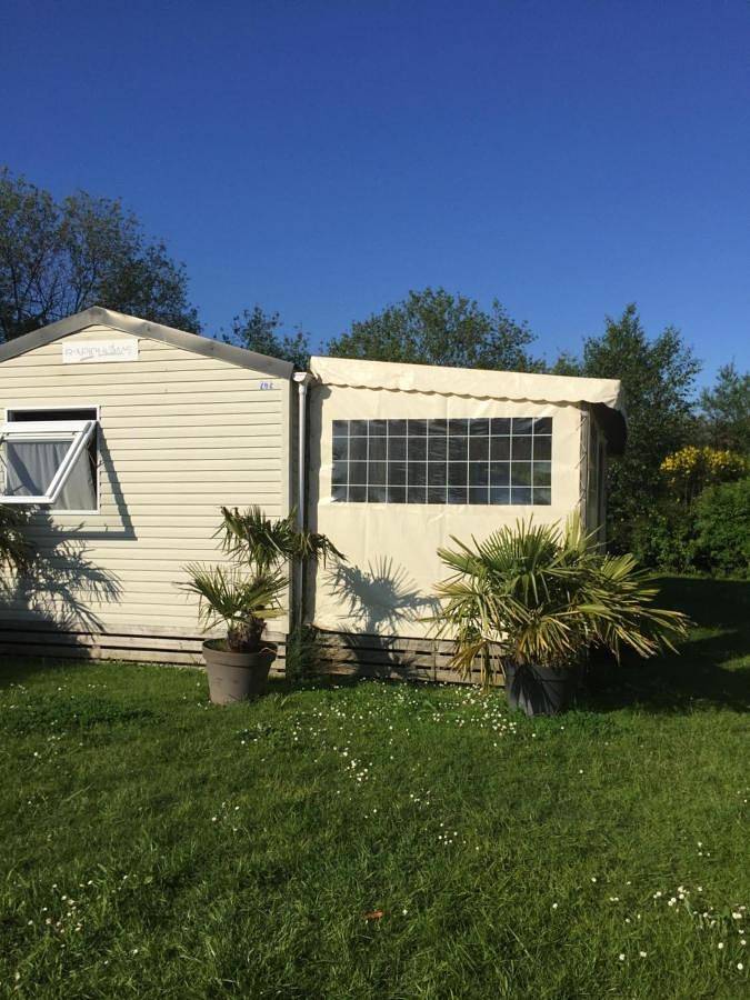 Camping pour 6 personnes, avec Terrasse ainsi que Jardin et Piscine