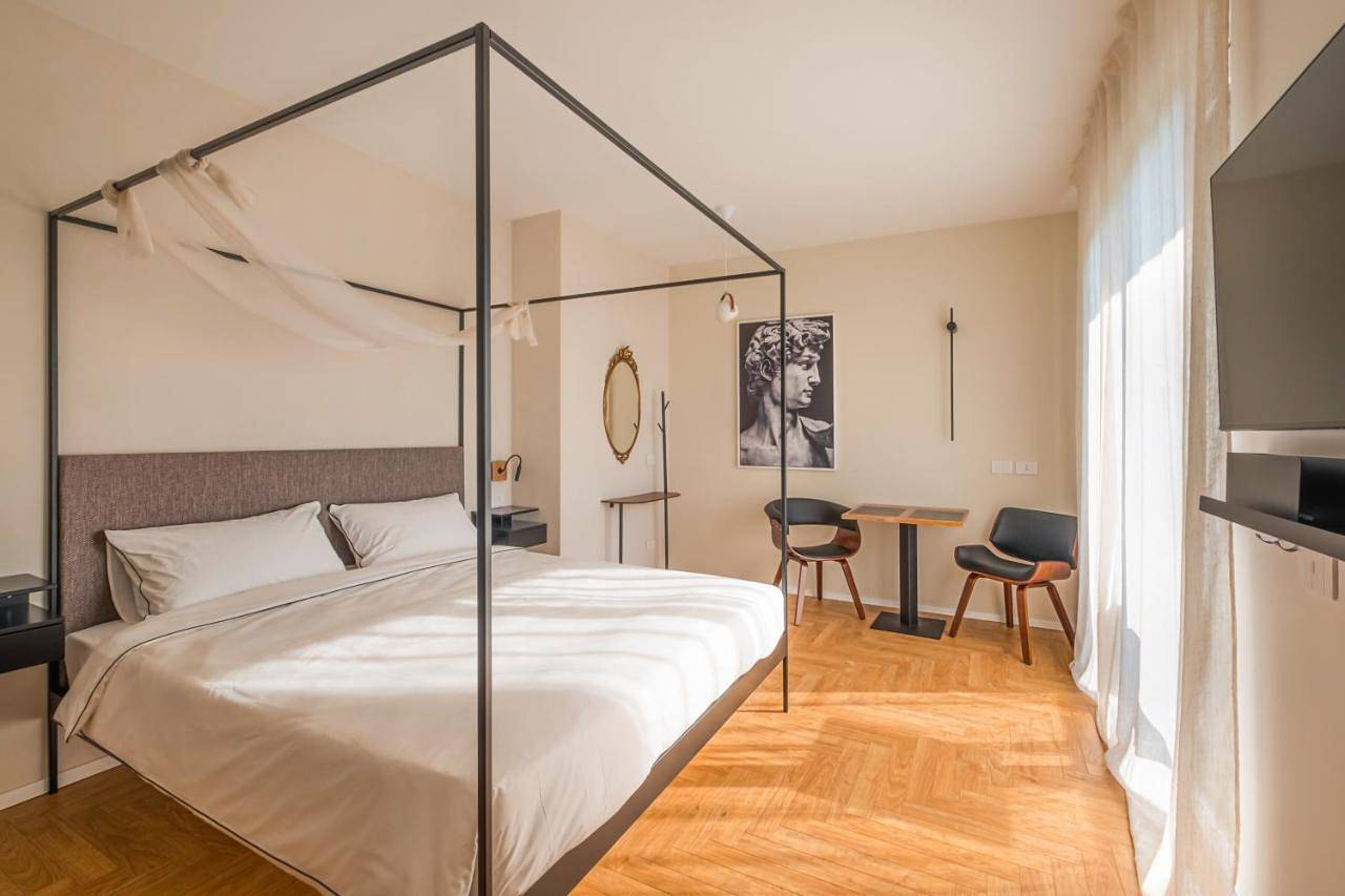 Plaza Lago di Garda Rooms - Rooftop, Lakeview & Jacuzzi in Peschiera del Garda, Gardasee-Berge