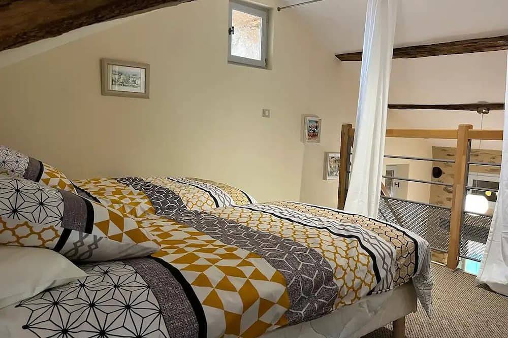 2 Bedroom Holiday Cottage with Pool in Laguépie, Tarn-et-Garonne
