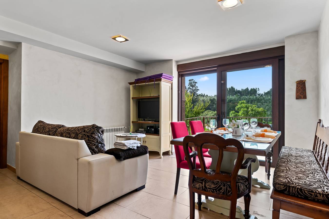 Ganze Wohnung, Ferienwohnung 'La Llosa' mit Bergblick, privater Terrasse und Wlan in Carreño, Costa Verde (Spanien)