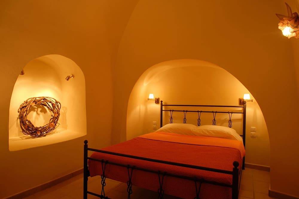 Grand Canava - Unique 1868 Winery Canava - Caldera View, Private Pool, Jacuzzi in Ormos Ammoudiou, Oia