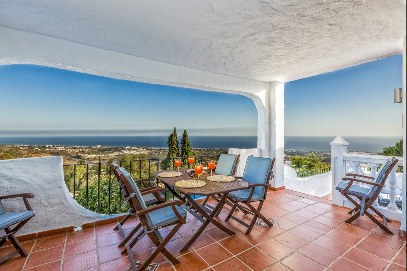 Entire apartment, Apartment '103-Penthouse' with Sea View, Wi-Fi and Air Conditioning in Marbella, Costa del Sol
