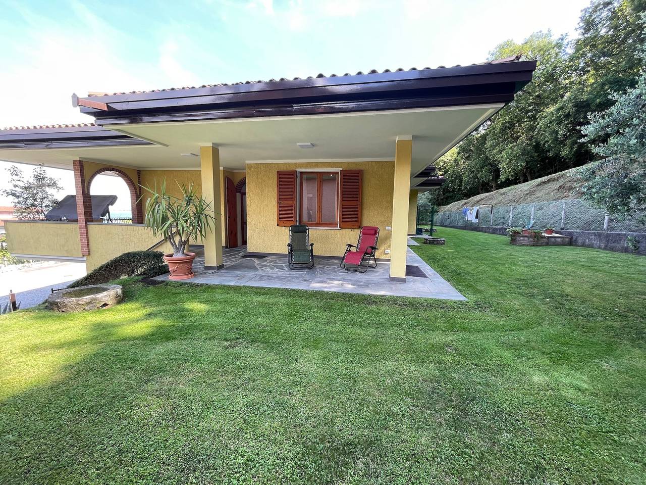 Ganze Wohnung, Ferienwohnung 'Casa Emiliano' mit Seeblick, Wlan und Klimaanlage in Padenghe sul Garda, Gardasee-Berge