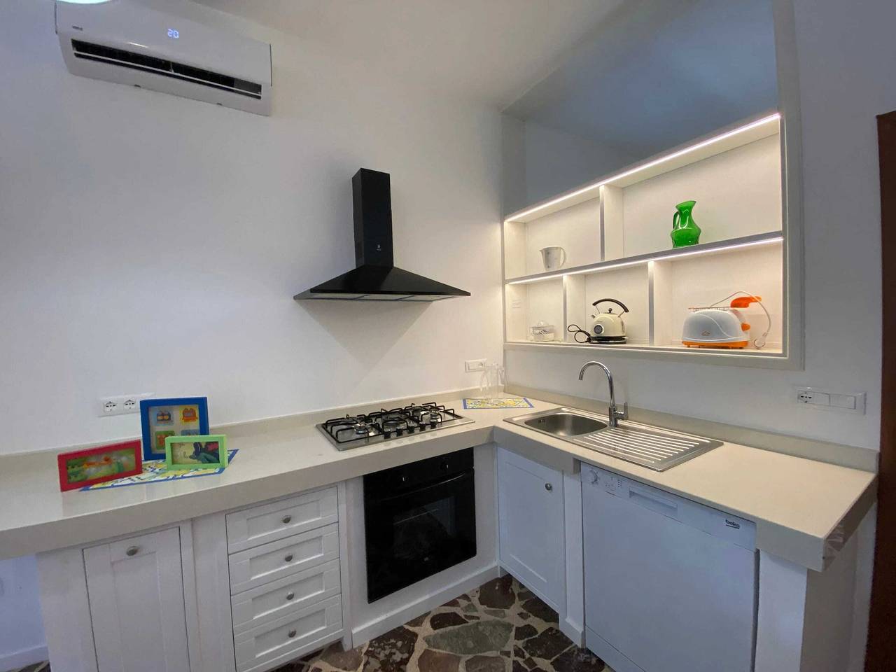 Charming House near the Sea in Torre Pali. in Torre Pali, Salve