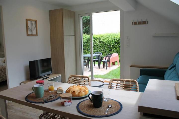 Gîte pour 4 personnes, avec terrasse et jardin à Couternon