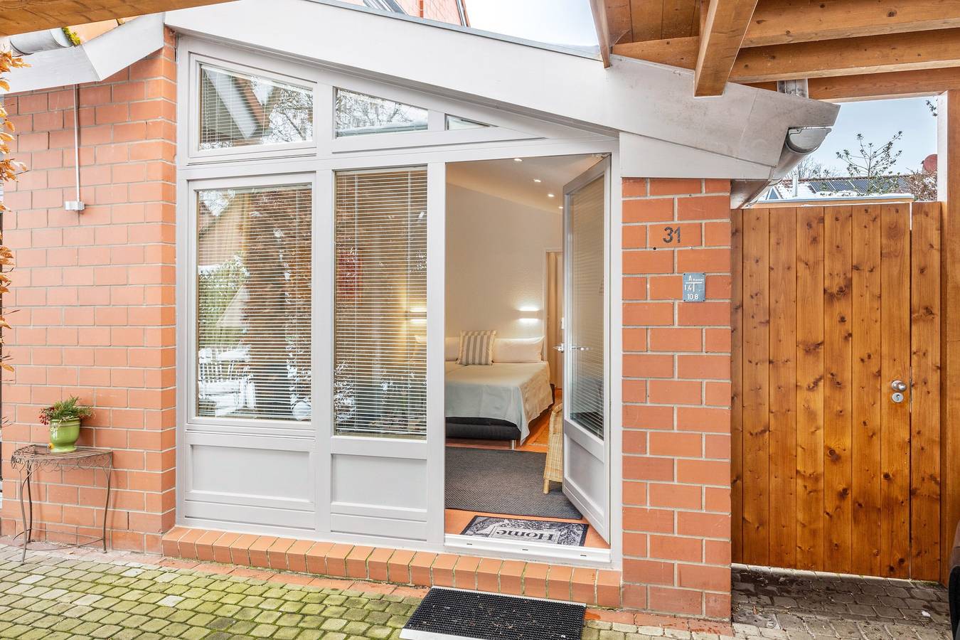 Bed and Breakfast 'Room4you' with Wi-Fi in Hemmingen, Hanover Region