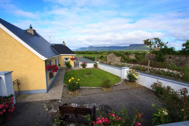 Ferienhaus für 4 Personen, mit Terrasse und Garten sowie Ausblick in County Sligo