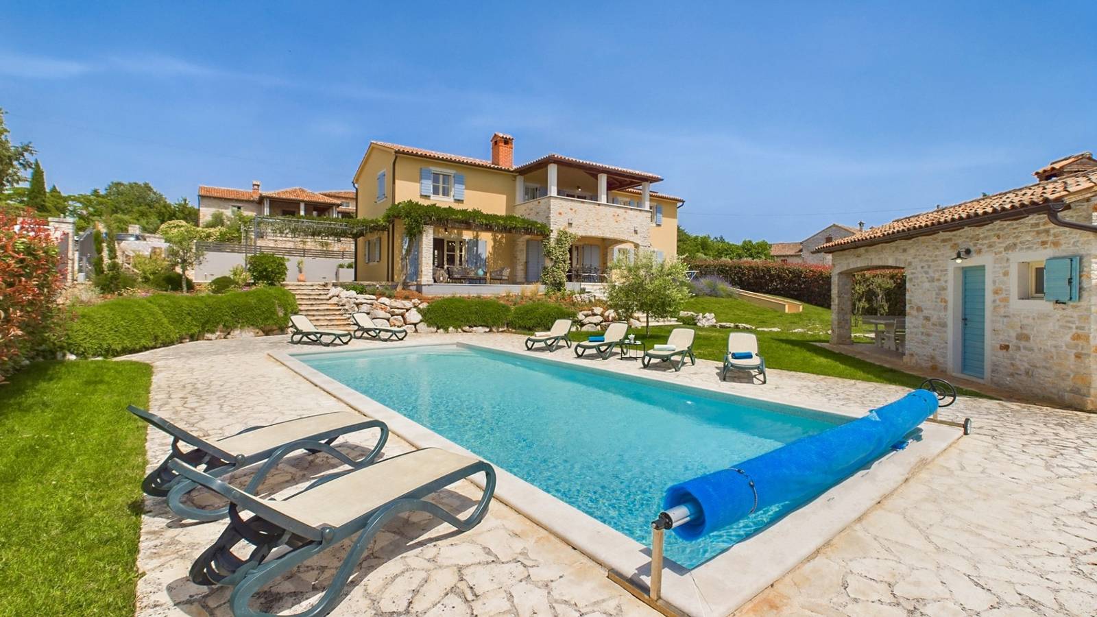 Villa Azzurra by Villas Guide in Heraki, Zentralistrien