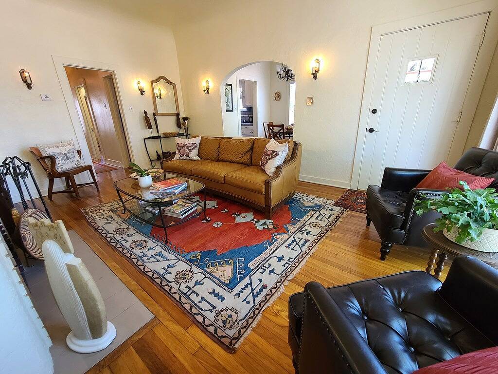 Wildblumen blühen von ~ 1920 Sam Hughes Casita ~ Villa Blanca Mariposa in Tucson, Pima County