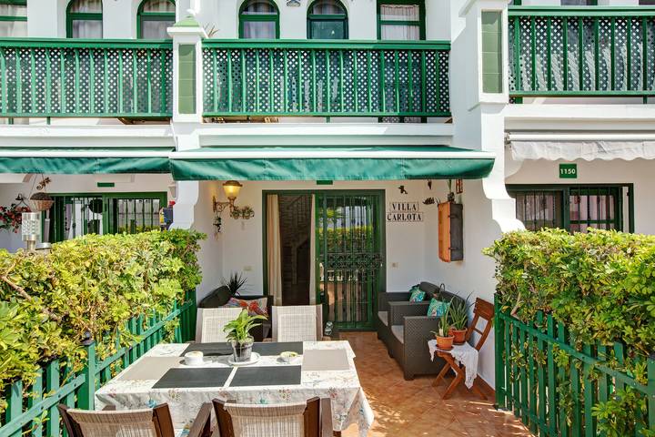 Villa Carlota with Pool, Terrace & Wi-Fi in Maspalomas, San Bartolomé de Tirajana