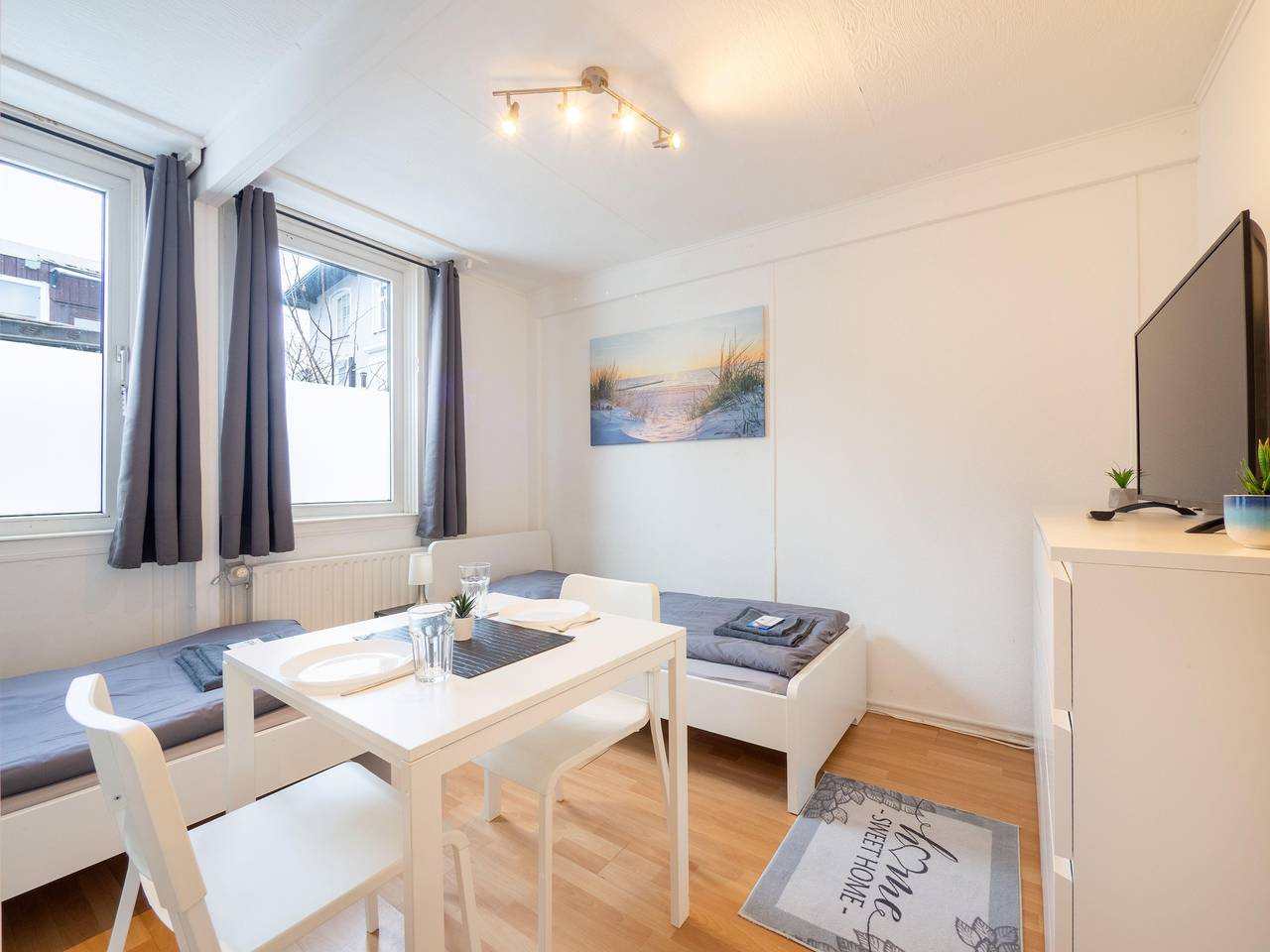 Ganze Ferienwohnung, Monteurwohnung mit Terrasse für 7 Personen – Wlan, Tv, Küche – Ahrensburg Nähe Hamburg - Agrp1204 in Ahrensburg, Kreis Stormarn