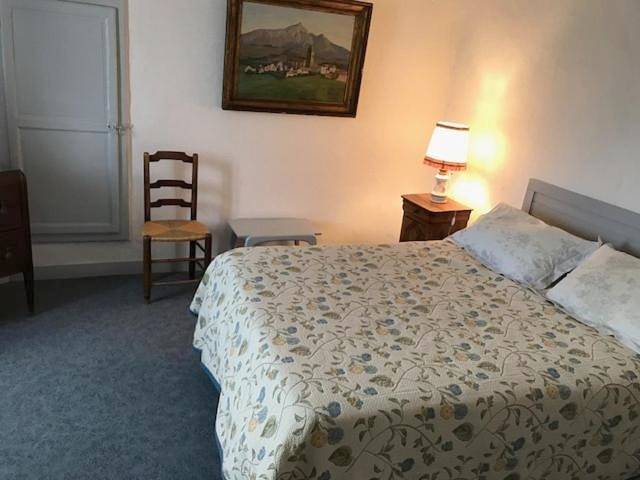 Gîte pour 6 personnes, avec jardin dans Villemoisan