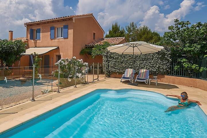 Villa pour 6 personnes, avec Terrasse ainsi que Jardin et Piscine