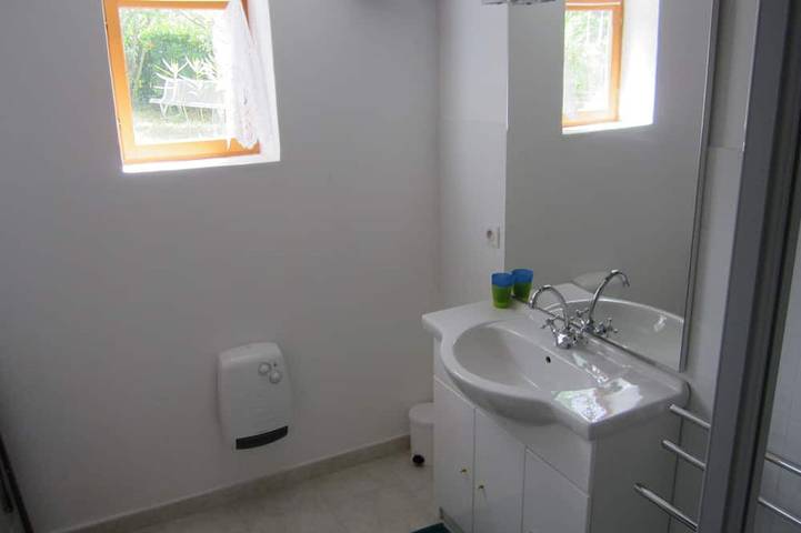 Location de vacances pour 2 personnes, avec piscine et jardin, animaux acceptés à Cornillon - 4