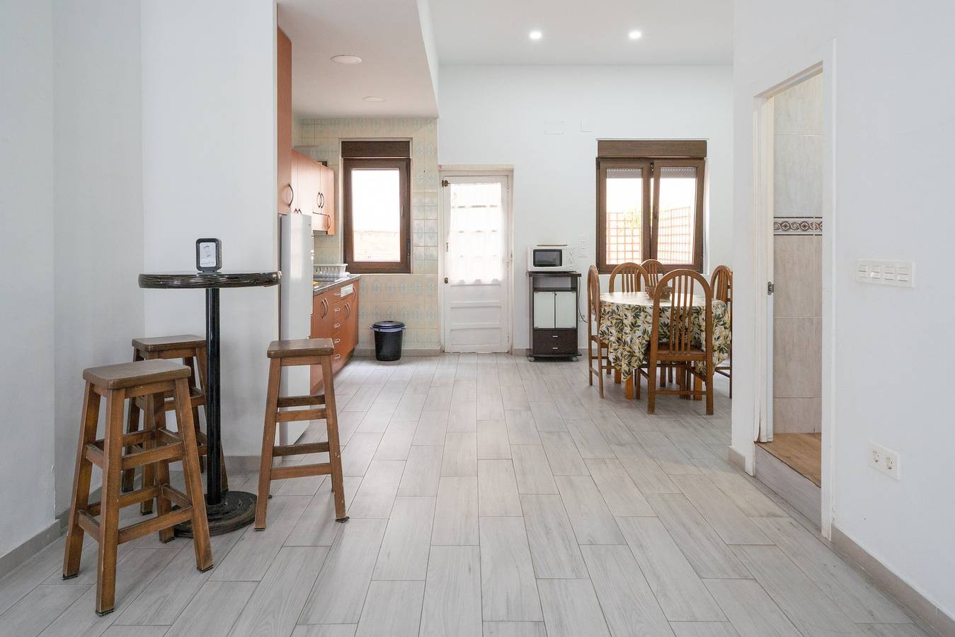 Casa de vacaciones 'Little Yellow House' con terraza privada in Moreda, Gijón