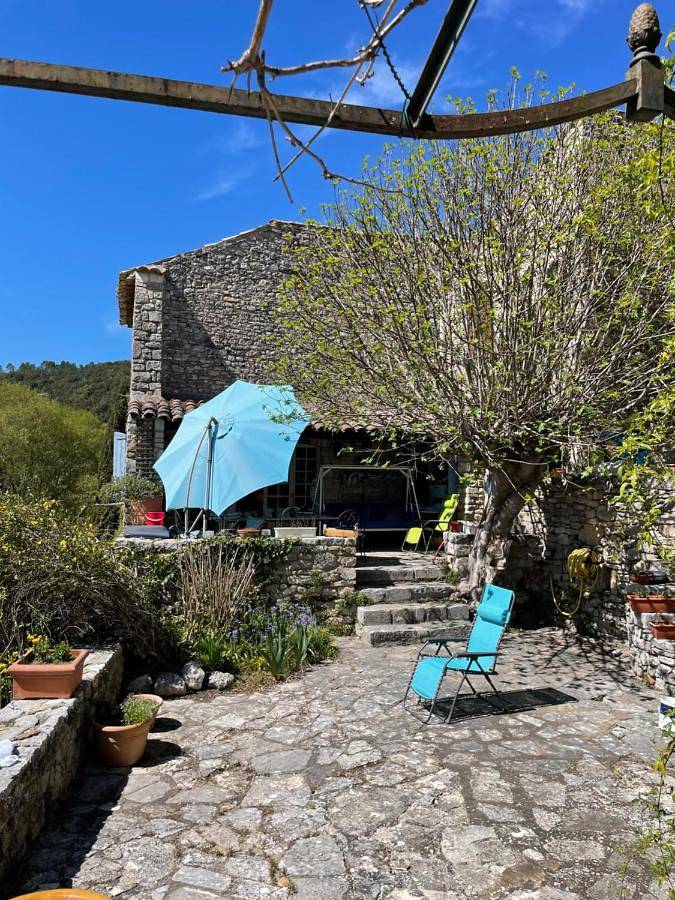 Location de vacances pour 10 personnes, avec piscine ainsi que jardin et vue à Montclus - 4