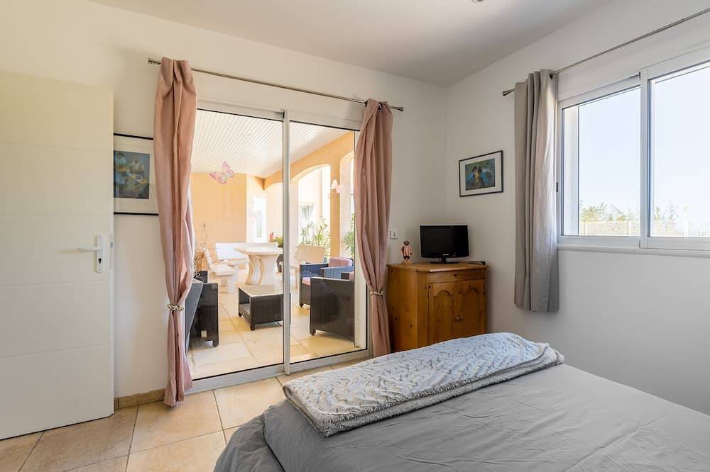 Casa de vacaciones 'Maison Entre Mer Et Montagnes' con vistas a la montaña, piscina privada y Wi-Fi in Montesquieu-des-Albères, Región Céret
