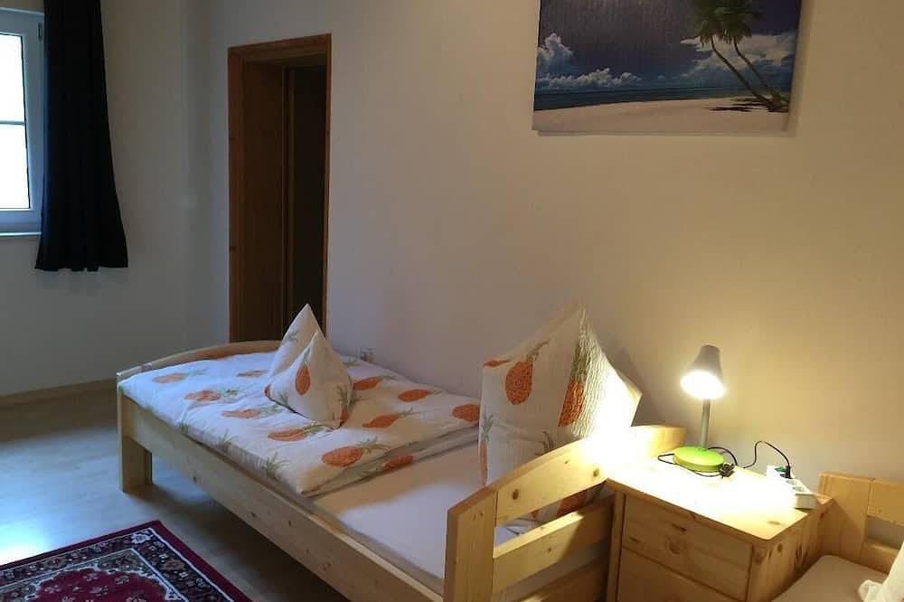 Apartamento inteiro, Spacious 70sqm apartment with two bedrooms and terrace in Bayerisch Eisenstein, Arberland