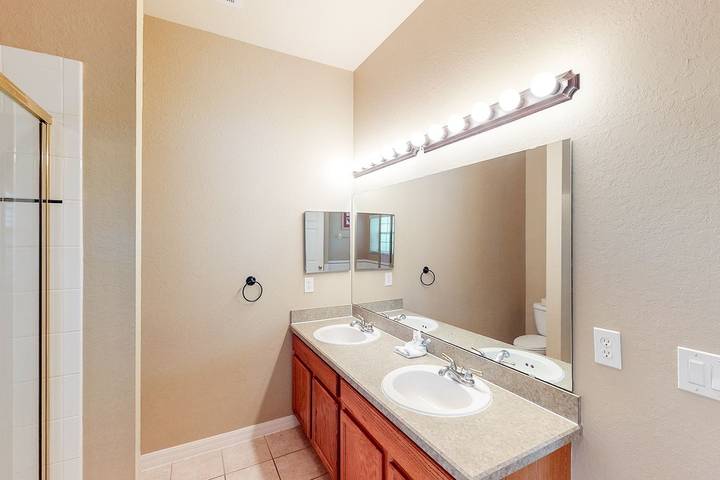 Vacation apartment for 6 people, with pool and hot tub as well as sauna and balcony in Central Florida